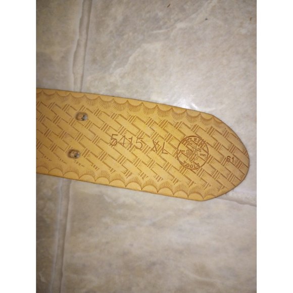 Klein Tools 5415XL Heavy-Duty Embossed Leather Tool Belt, X-Large - Picture 3 of 8